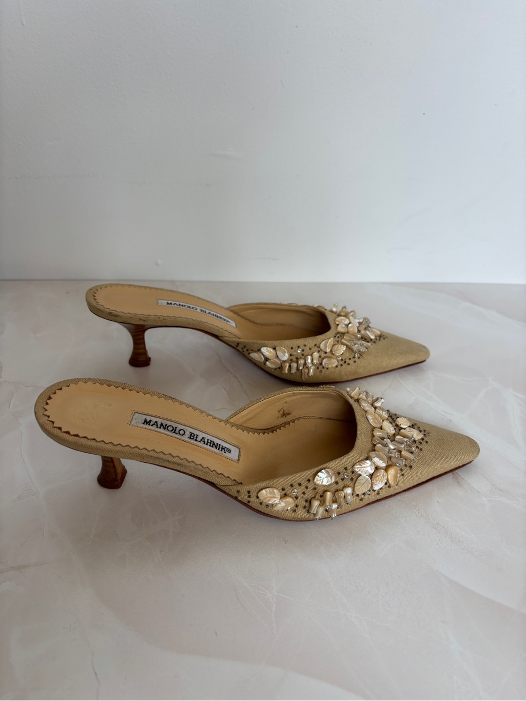 Rare Vintage Y2k Manolo Blahnik Tan Pearl Kitten Heel Mule — image 5 of 8